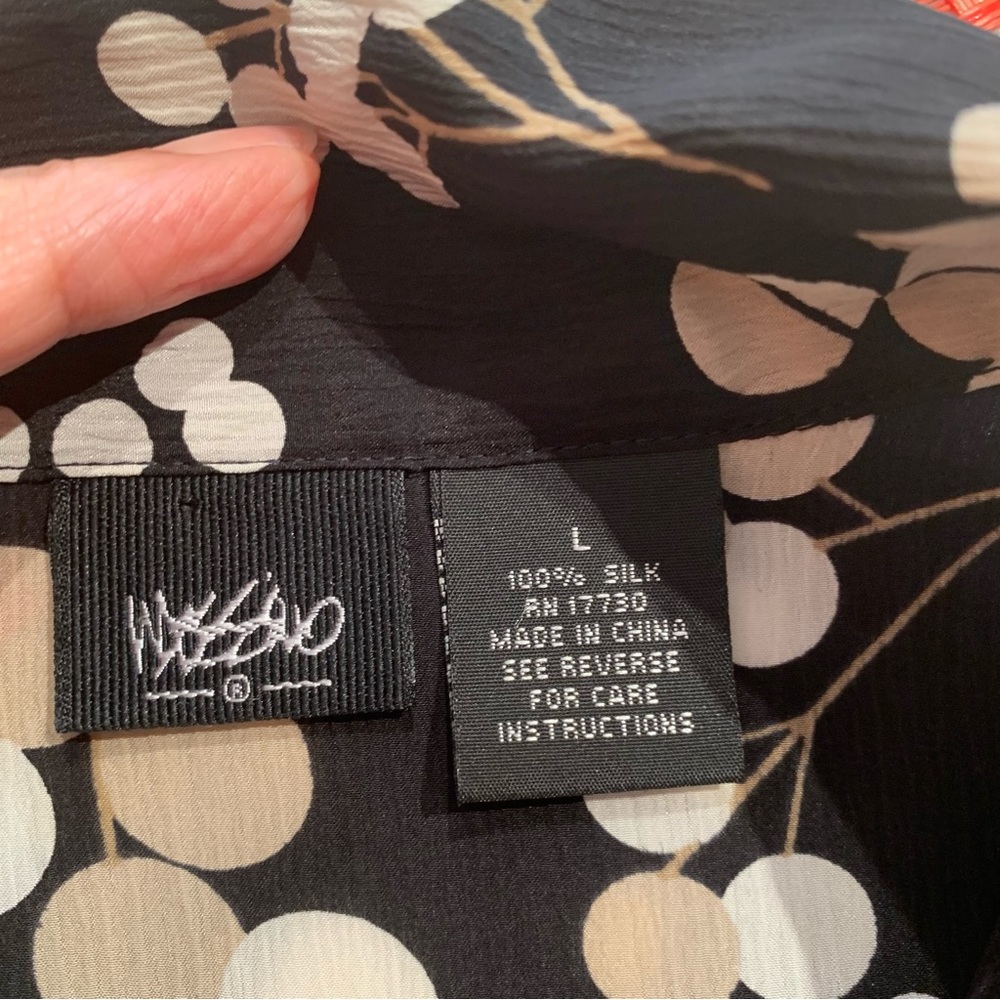 MOSSIMO. 100% Silk Shirt. Circular patterns in tan/white. Short sleeves. - Picture 6 of 9